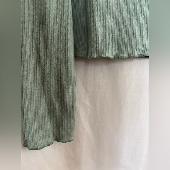 Light green turtle neck - Picture 2 of 4